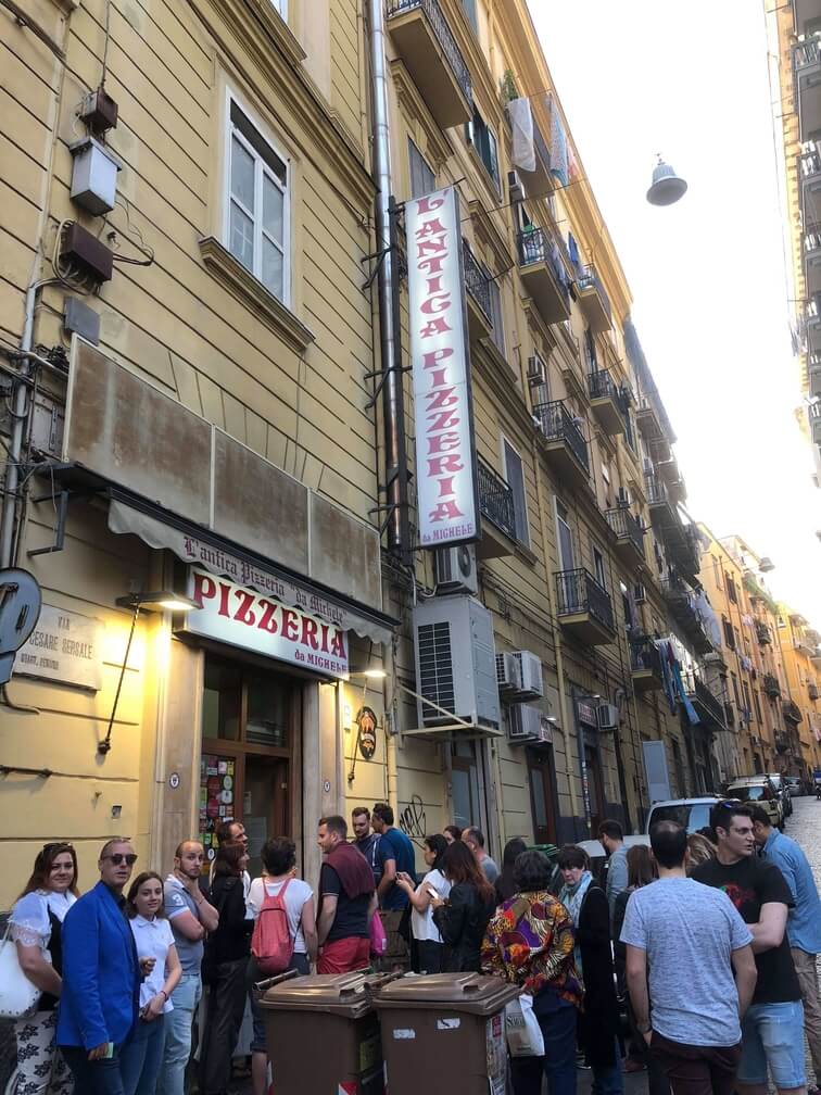 The oldest pizzeria in Neaple Italy